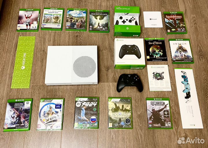 Xbox One S 1tb с 2 геймпадами и 450 игр