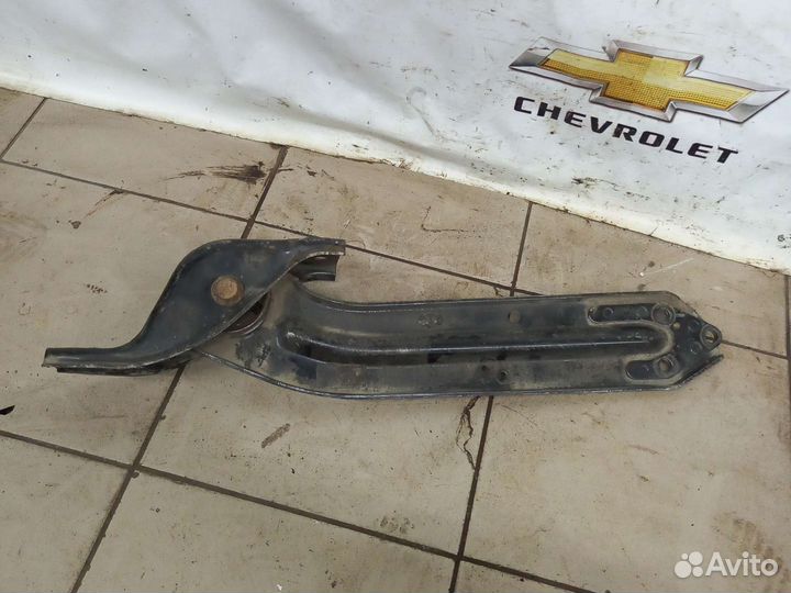 Задний правый продольный рычаг Каптива С100 Антара