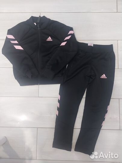 Спортивный костюм adidas для девочек