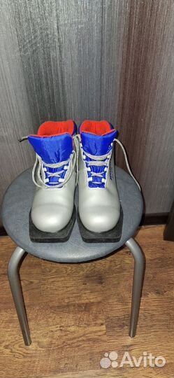 Лыжные ботинки размер 35