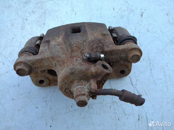 Суппорт задний левый Хендай Старекс