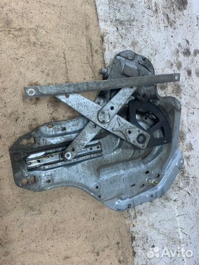 Стеклоподьемник задний левый Hyundai Elantra седан