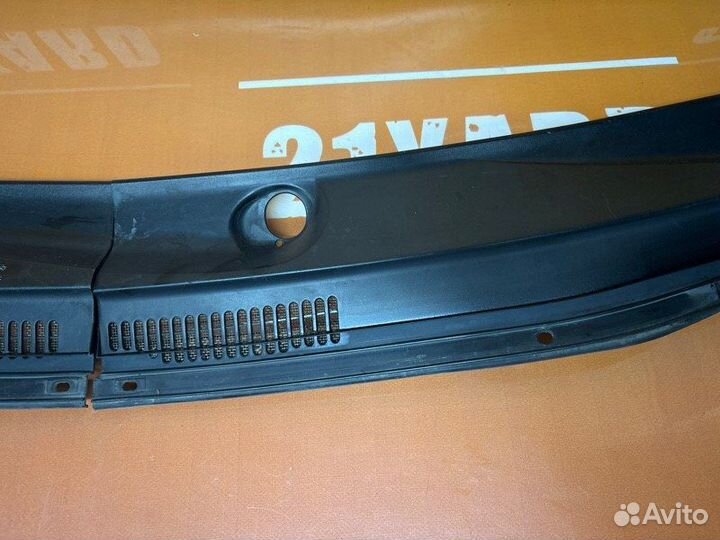 Решетка стеклоочистителя/жабо (планка под лобовое стекло) Toyota Avensis