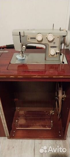 Швейная машина Подольск 142