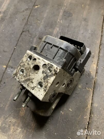 Блок ABS Nissan Primera P11