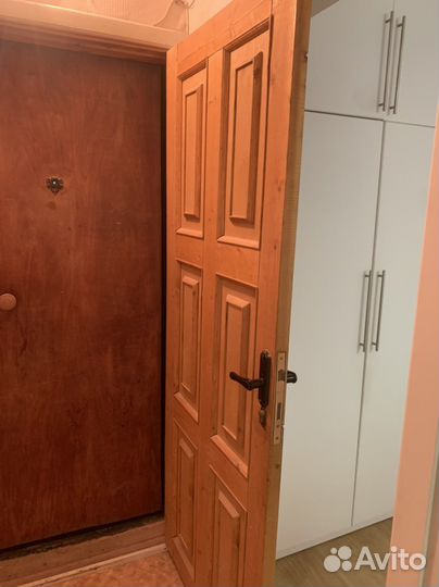 Дверь входная деревянная бу