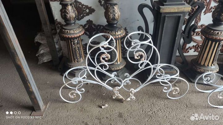 Кованая подставка для цветов