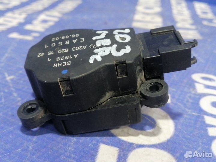 Моторчик заслонок отопителя Mercedes-Benz W203