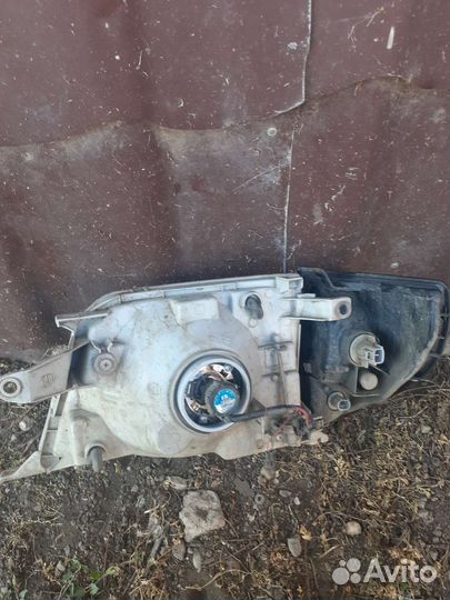 Фара на авто