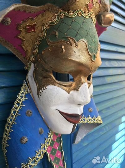 Венецианская карнавальная маска Арлекин