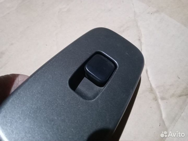 Кнопка стеклоподъемника задняя Toyota Altezza