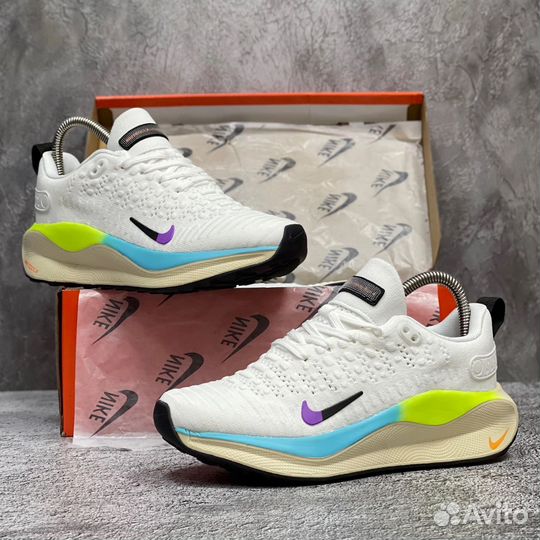 Кроссовки женские