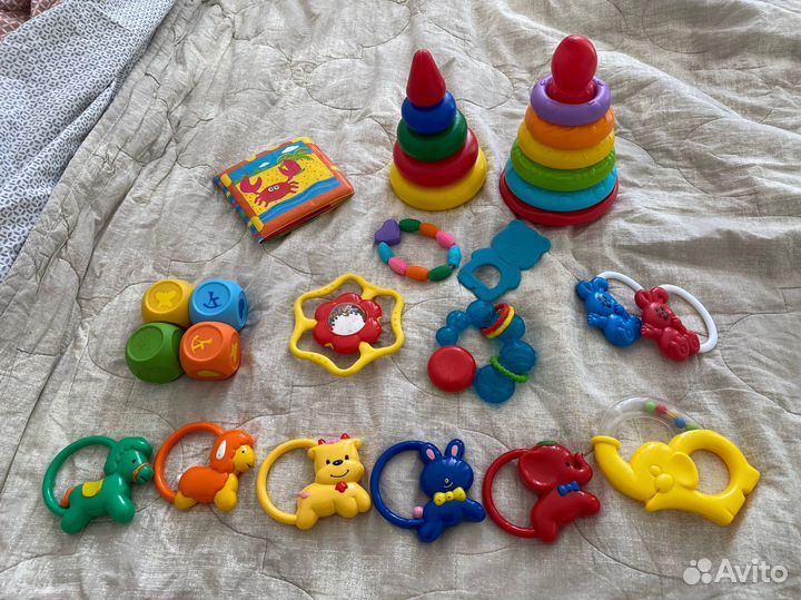Развивающие игрушки для малышей до 1 года пакетом