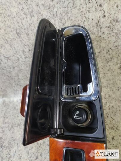 Блок упр. стеклоподьемниками задний левый toyota C