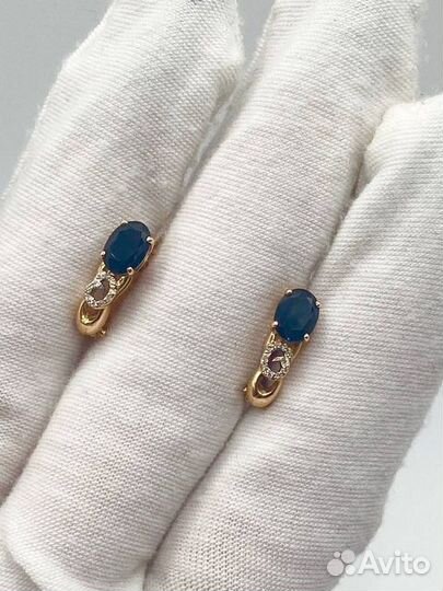 Золотые серьги с камнем