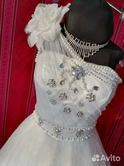 Свадебное платье 42 44 бу