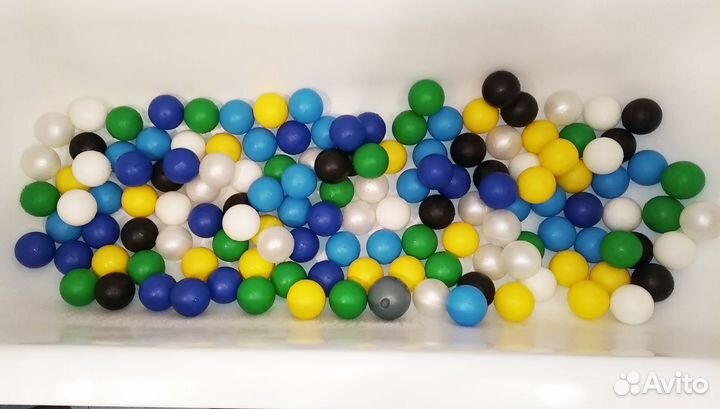 Пластмассовые шарики, 70 мм. 141 штука
