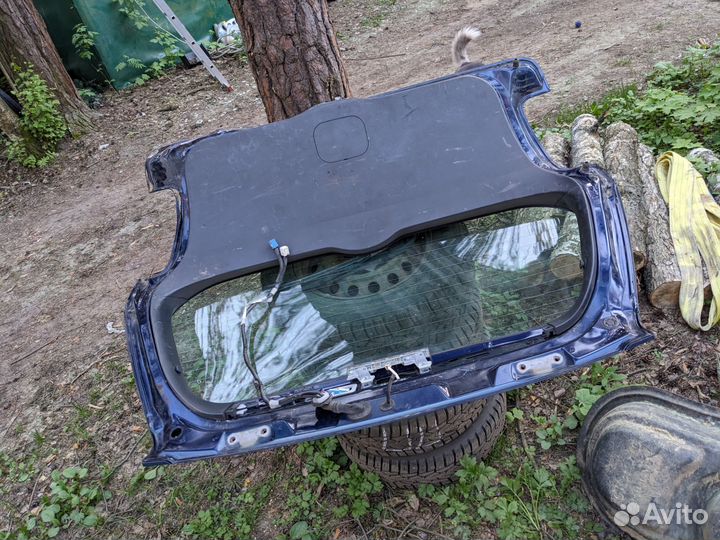 Крышка багажника Тойота аурис 2008