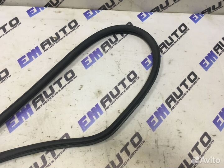 Уплотнитель крышки багажника бмв 730D F01 седан