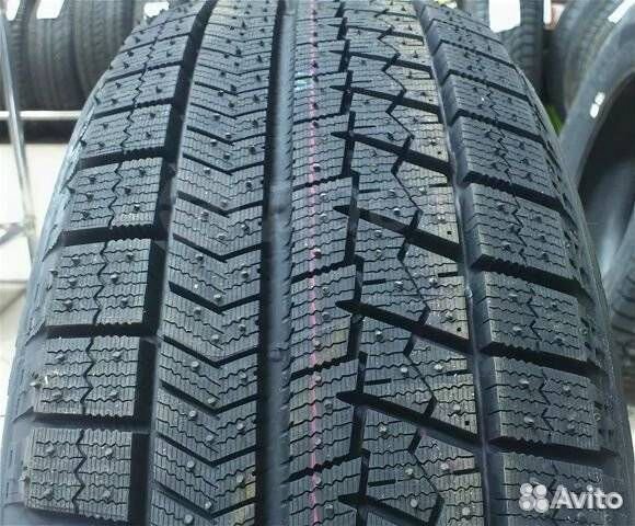 Bridgestone Blizzak VRX 215/60 R17