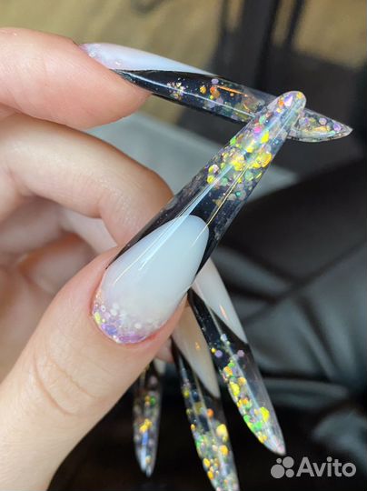 Модель на маникюр