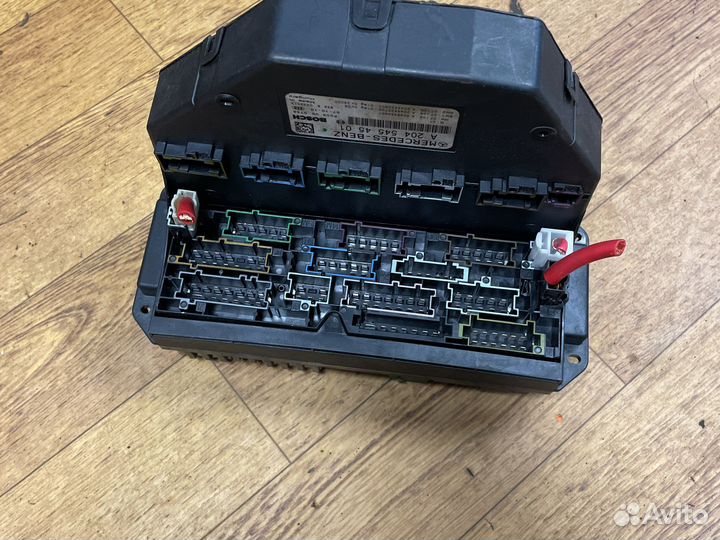 Блок предохранителей передний сам мерседес W204
