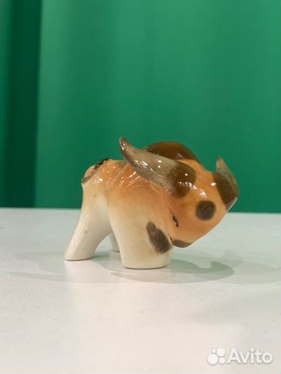 Статуэтка бычок