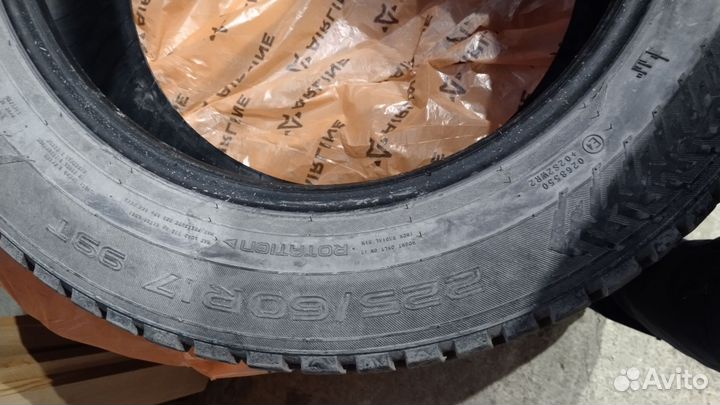Nokian Tyres Hakkapeliitta 8 SUV 225/60 R17 99T