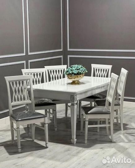 Кухонный стол и стулья