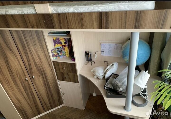 Кровать чердак со столом и шкафом