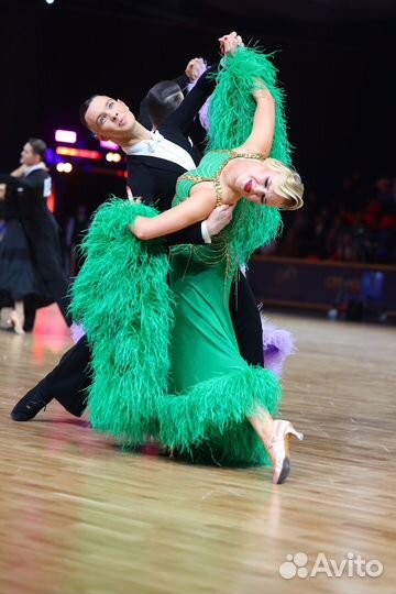 Преподователь по бальным танцам