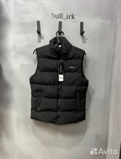 Стильная жилетка Calvin Klein для современных мужчин
