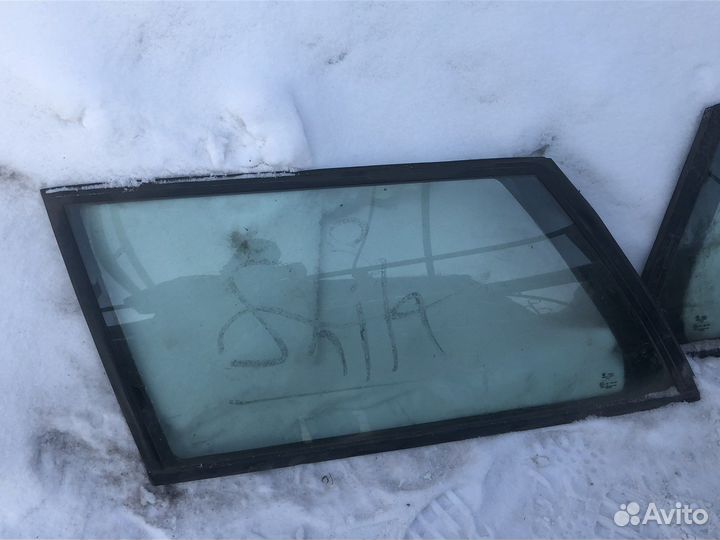 Боковое заднее левое стекло VW Passat B3