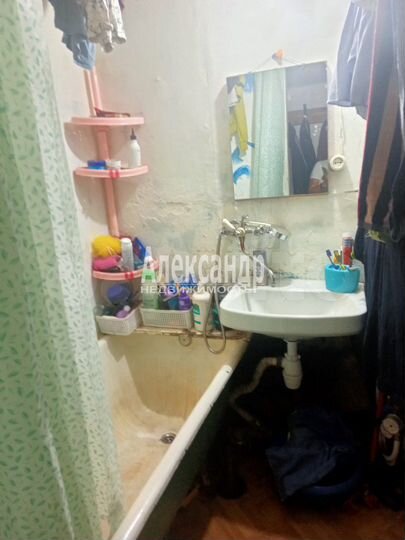 Комната 32 м² в 2-к., 1/5 эт.