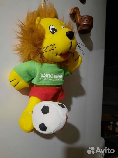 Лев-футболист, мягкая игрушка