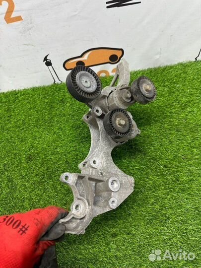 Кронштейн генератора Volkswagen Passat B7 cbta