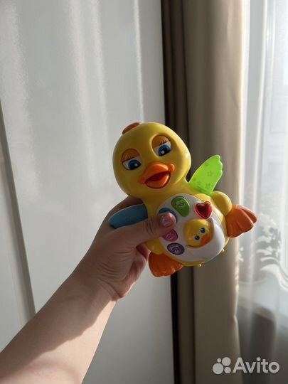 Игрушка уточку интерактивная BabyGo