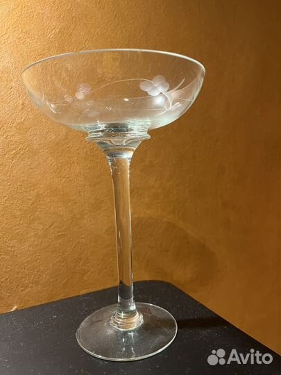 Ваза для фруктов на ножке