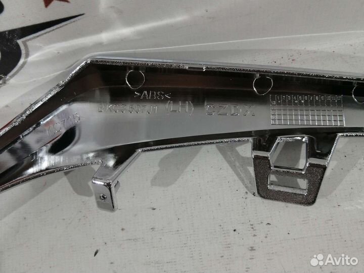 Молдинг решетки новый Левый mazda 3 bm 13-16