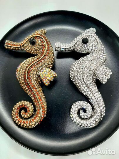 Брошь морской конёк