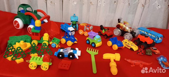 Игрушки для мальчика пакетом машинки