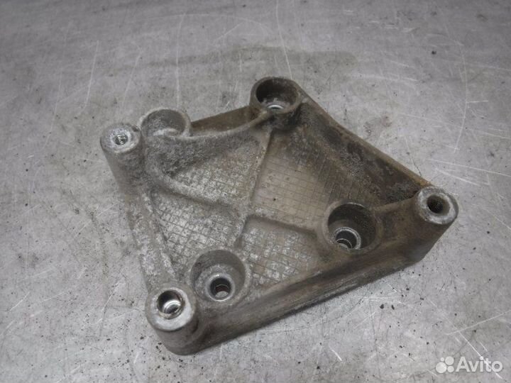 Кронштейн компрессора Peugeot 207 ET3J4 2008