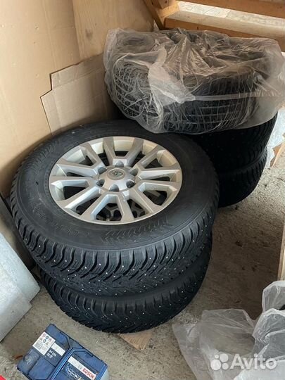 Комплект зимних колес r18 Toyota Land Crouser Prad