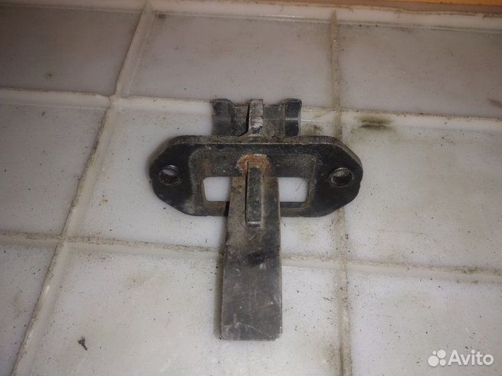 Ограничитель двери Volkswagen Caddy 2KB BSU 2008