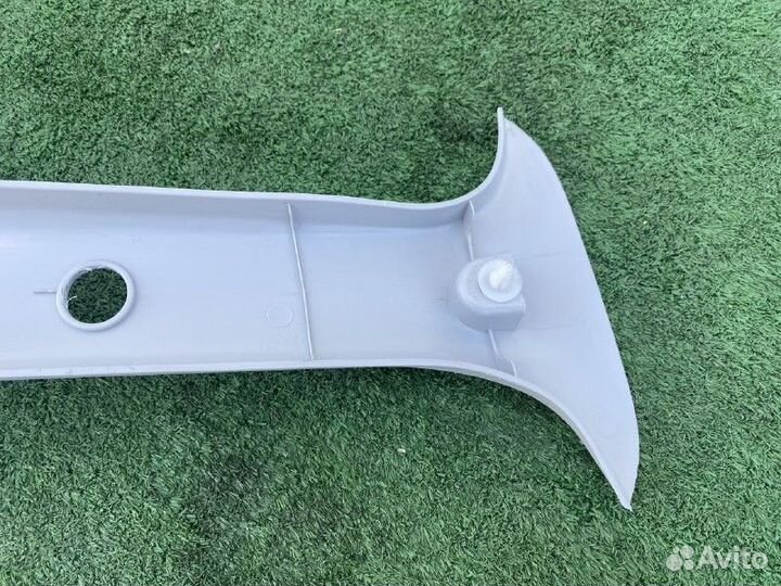 Обшивка стойки центральная верхняя левая L