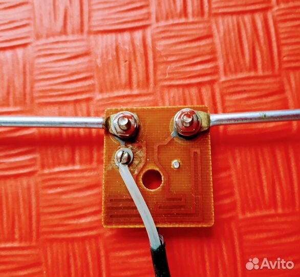 Антенна телевизионная комнатная