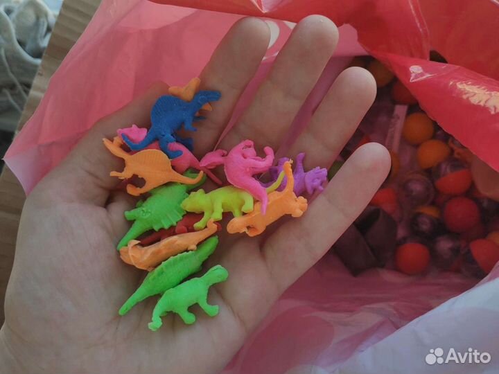 Игрушки в капсулах