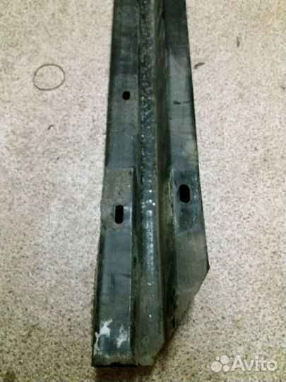 Nissan Tiida усилитель заднего бампера