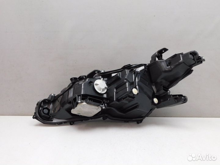 Фара правая Toyota Camry