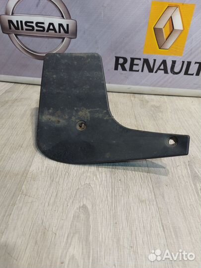 Брызговик задний Nissan almera G15 Лев